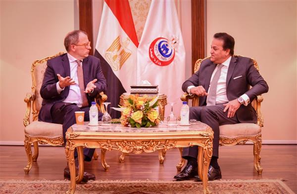 عبدالغفار يشكر بولندا على دعمها لمصر خلال جائحة كورونا بأكثر من  ألف جرعة إسترازينيكا