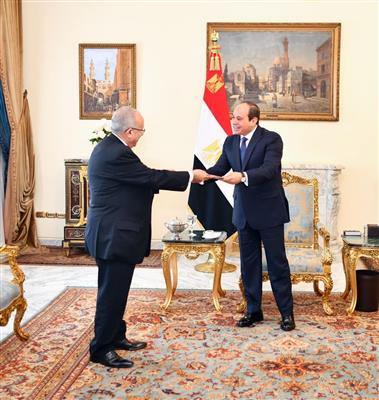  الرئيس يؤكد حرص مصر على  تعزيز التعاون مع الجزائر ودعم استقرار ليبيا وتونس  
