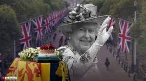 أكثر ملوك إنجلترا جلوسًا على العرش الملكة إليزابيث الثانية عاشقة اللؤلؤ ودرجات الأزرق