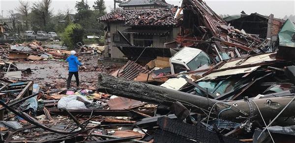   العاصفة تالاس  قتيلان وانقطاع للكهرباء عن   ألف أسرة في اليابان