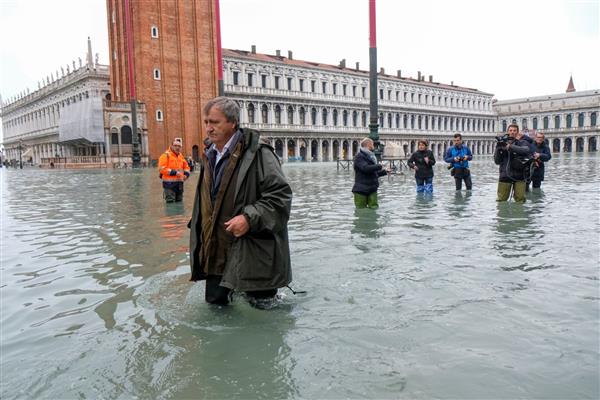   قتلى ومفقودون في عواصف وفيضانات إيطاليا