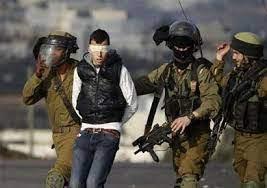 الاحتلال الإسرائيلي يعتقل  فلسطينيين ويعيق وصول الطلاب إلى  مدرسة جنوب الضفة الغربية