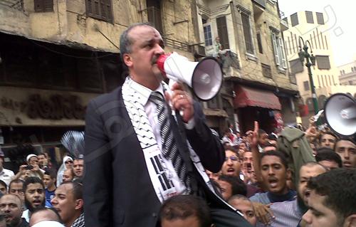 بدء وصول مسيرة الأزهر إلى التحرير والمتظاهرون يهتفون الشعب يريد  تحرير فلسطين