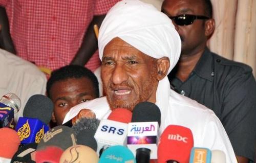 الصادق المهدي آخر رئيس وزراء منتخب وإمام المعارضة السودانية 