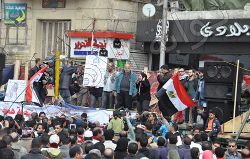 بالصور هتافات من منصة ميدان التحرير لا للدستور وأغانٍ وطنية لعبد الحليم حافظ