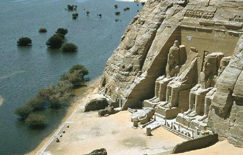 اختيار مصر لجائزة أفضل وجهة سياحية فاخرة للسفر في العالم