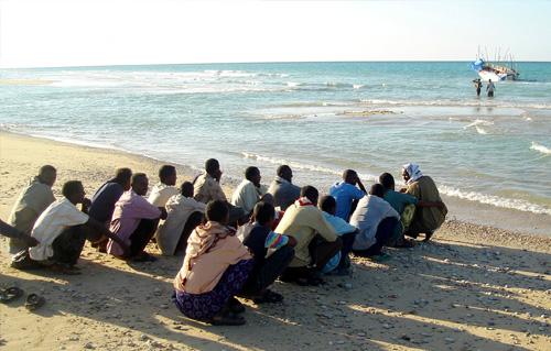 إنقاذ  من المهاجرين غير الشرعيين قبالة السواحل الليبية