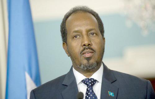 رئيس الصومال السابق يعترف بهزيمته ويؤكد اختيار طريق الديمقراطية