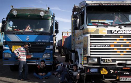 منع مرور سيارات النقل الثقيل على كوبري الديمكي بالبدرشين لترميمه