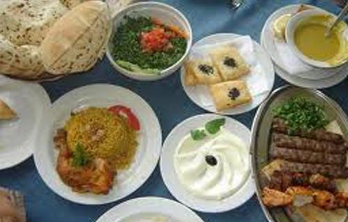على رأسها الكبة والفلافل والشاورما والحلويات الشامية  بيزنس المطاعم ينقذ اللاجئين السوريين في مصر 