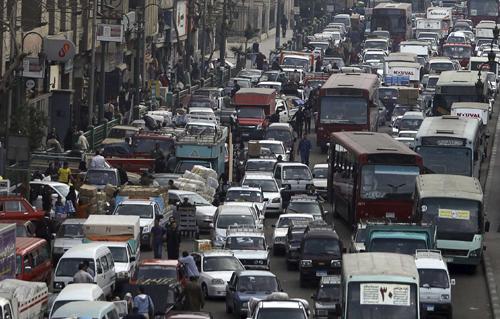 النشرة المرورية كثافات عالية في ساعة الذروة الصباحية بالقاهرة والجيزة