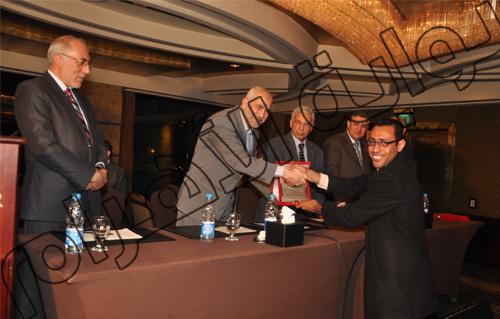 تكريم الزميل محمد علي كأفضل محرر لملف الأطباء