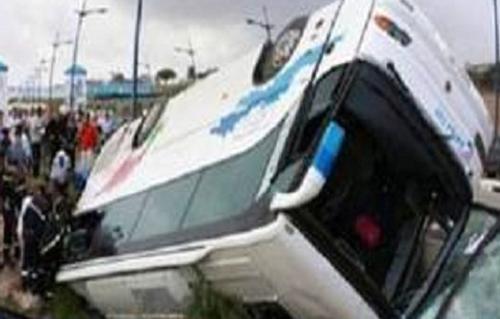 مصرع وإصابة 13 في حادث انقلاب سيارة رحلات بالدقهلية