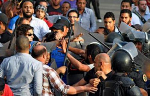 تجديد حبس مراسل رصد و آخرين على خلفية اشتباكات بين مؤيدى ومعارضى مرسى بالإسكندرية