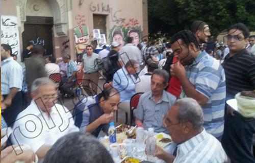فؤاد بدراوى وقيادات الوفد فى إفطار ميدان التحرير 