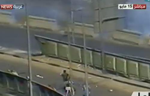 بالفيديو أعضاء بـالإخوان يطلقون أعيرة نارية من أسلحة آلية باتجاه العقارات المطلة على كوبرى  مايو