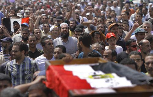 تشييع جثامين خمسة أفراد من عائلة حمد في أسيوط قتلهم ابن عمهم بسبب الخلاف علي الأرض الزراعية