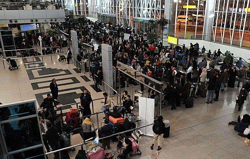 جمارك مطار القاهرة تحبط محاولة تهريب كمية من النقد الأجنبي