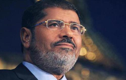 النائب العام يحفظ التحقيق فى بلاغ يتهم مرسى بإهدار المال العام وعلاجه على نفقة الدولة