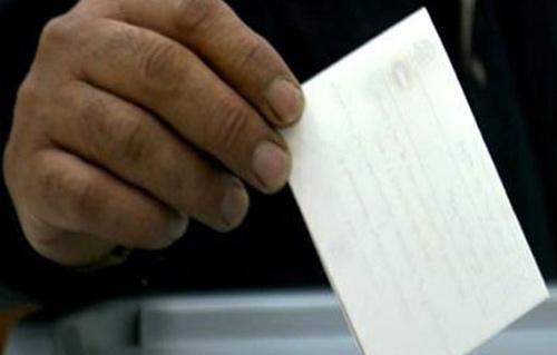 المصريون في الخارج يواصلون التصويت على الدستور لليوم الثاني وطباعة ٧٧ ألف بطاقة تصويت 