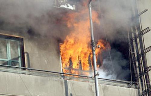 السيطرة على حريق بمحلات أسفل برج سكنى أمام مبنى محافظة السويس