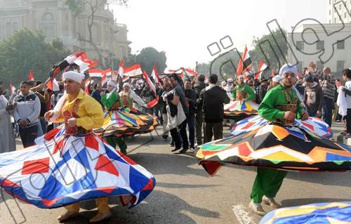 الذكرى الثالثة لـ يناير فى صور احتفالات ورسم على الوجوه بميدان التحرير قلب الثورة