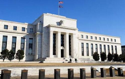 البنك المركزي الأمريكي يعتزم مواصلة زيادة الفائدة