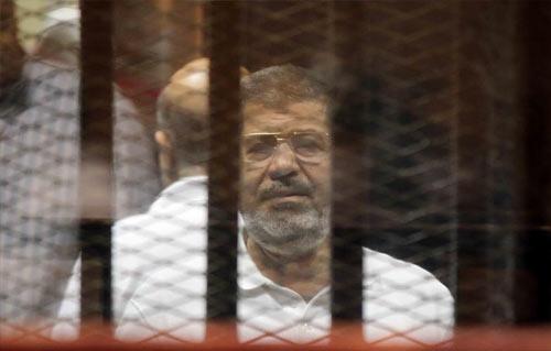 بلاغ للمحامي العام بالإسكندرية يطالب بالتحقيق في مزايا مرسي وقيادات الإخوان في السجون