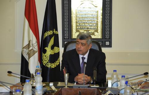 وزير الداخلية يجتمع بأعضاء المجلس الأعلى للشرطة ويوجه بحل الأزمة المرورية والمتابعة الميدانية