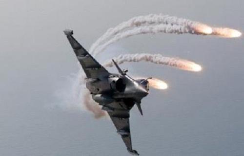 إسرائيل تضرب أهداف داعشية شمال قطاع غزة وتحمل حماس مسئولية إطلاق الصواريخ