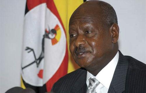 رئيس أوغندا يعرض التوسط لإعادة توحيد الصومال والأرض الانفصالية