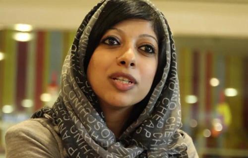 توقيف المعارضة البحرينية زينب الخواجة تنفيذًا لحكم قضائي بسجنها بسبب تمزيق صورة الملك
