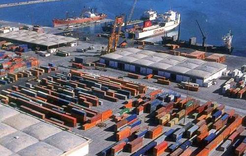 ميناء الإسكندرية يستقبل  ألف طن مازوت وجازولين قادمة من إيطاليا ومالطا