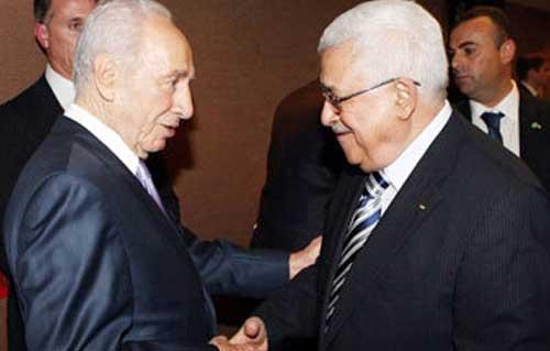 بيريز يشيد بتصريحات الرئيس الفلسطيني حول اللاجئين ويؤكد عباس جاد في السلام  