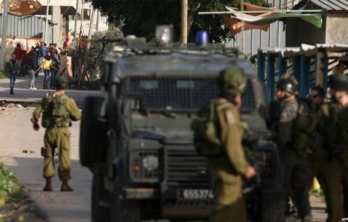 قوات إسرائيلية تعتقل  فلسطينيًا في أنحاء مختلفة من الضفة الغربية