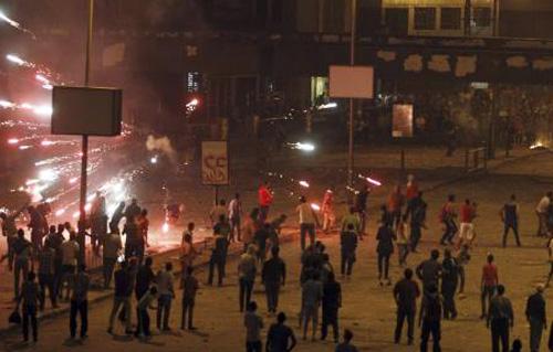 اشتباكات بين الشرطة وطلاب الإخوان بالأزهر بعد قطعهم شارع مصطفى النحاس وتحويلات مرورية 