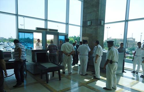 إجراءات أمنية مشددة بمطار القاهرة استعدادًا لمغادرة الوفود المُشاركة في حفل تنصيب السيسي