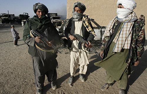 حركة طالبان تدمر آليات للأطلسي في أفغانستان