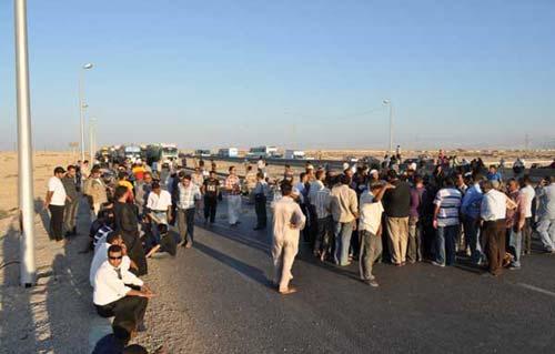 الإخوان يقطعون الطريق في سمنود بالغربية والأهالي ترشقهم بالحجارة والأمن يعيد فتحه