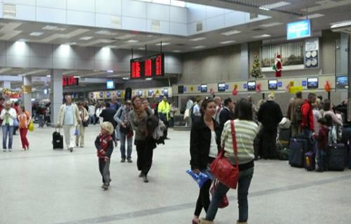 مطار الغردقة يستقبل أكثر من  ألف سائح على متن  رحلة طيران اليوم 
