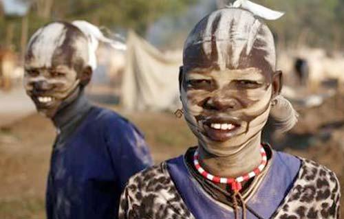 صور عارية لقبائل الدنكا الإفريقية تباع على الإنترنت وتثير الجدل بين مدونين  بريطانيين - بوابة الأهرام
