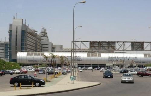 توفير التيسيرات للمعتمرين القادمين  ومطار القاهرة يستقبل  رحلة جوية لمصر للطيران