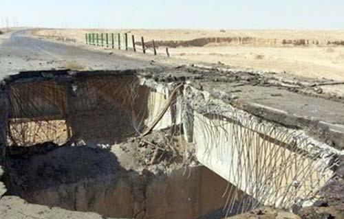 مسلحو الدولة الاسلامية يفجرون جسرًا حيويًا يربط بغداد بالشمال
