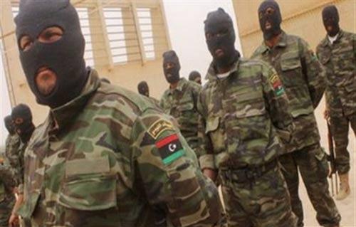 كتيبة الصاعقة  ببنغازي تطالب أهالي منطقة قنقودة وقاريونس بطرد المسلحين