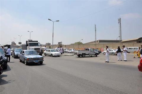 إزالة  مواقف سيارات عشوائية خلال حملة مرورية بأنحاء الإسكندرية 