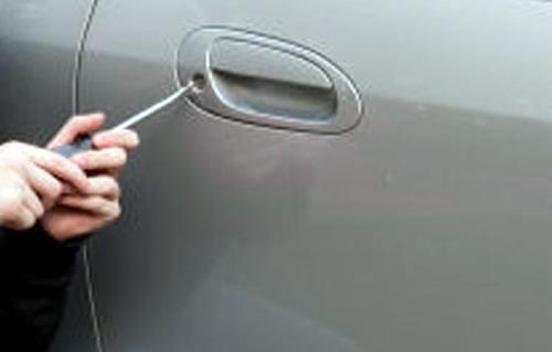 كيف تحمي سيارتك من جرائم السرقة المُنتشرة؟ خبير يوضح 