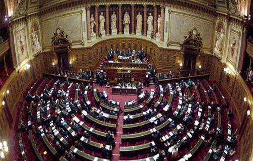 مجلس الشيوخ الفرنسي يقر قانونًا لتوسيع نطاق الشهادة الصحية والتلقيح الإجباري