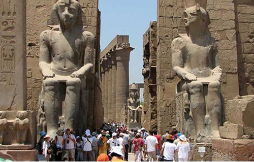التليفزيون الإيطالي يصور فيلمًا وثائقيًا عن الحضارة المصرية بالأقصر