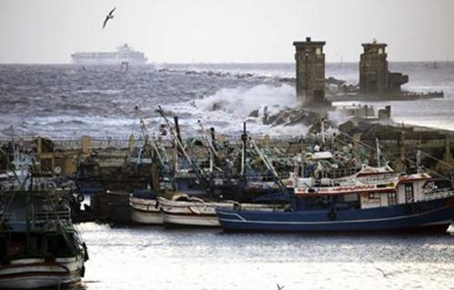 وقف الملاحة البحرية أمام مراكب الصيد واستعدادات قصوى لمواجهة اضطراب الطقس في مطروح