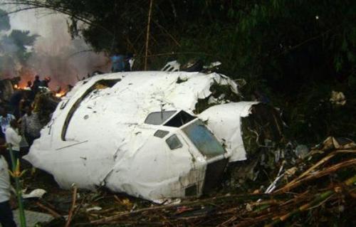 تحطم طائرة روسية ومقتل  شخصًا ونجاة  آخرين